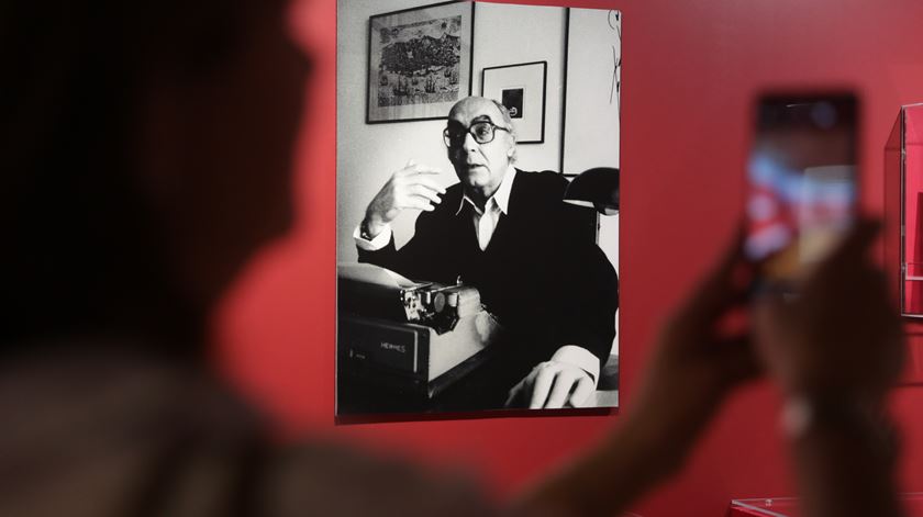 O centenário de Saramago e uma exposição cheia de "Cor e Esperança"
