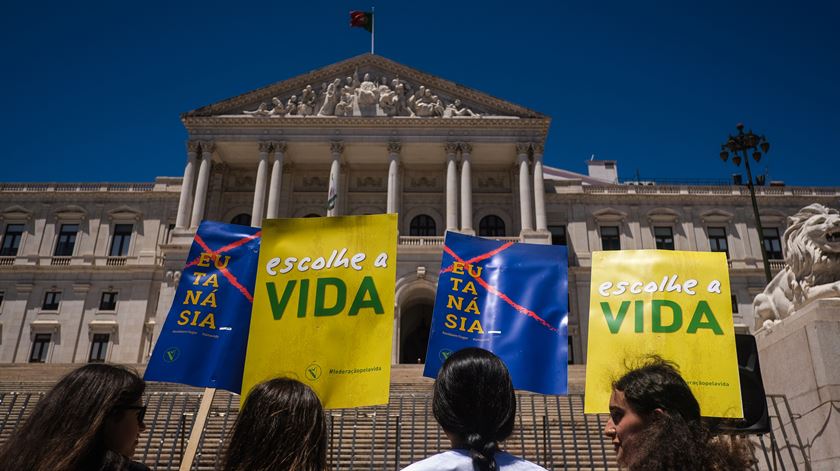 "Caminho para a barbárie". Federação pela Vida lamenta despenalização da eutanásia