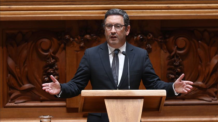 Rios de Oliveira contra banalização da contingência e evita "repensar Constituição"