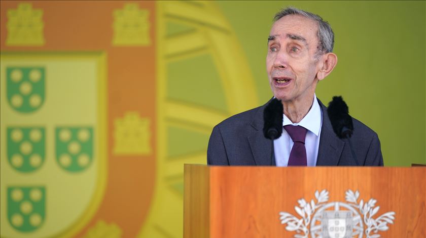 Jorge Miranda defende que Portugal só deixe entrar imigrantes que falem português