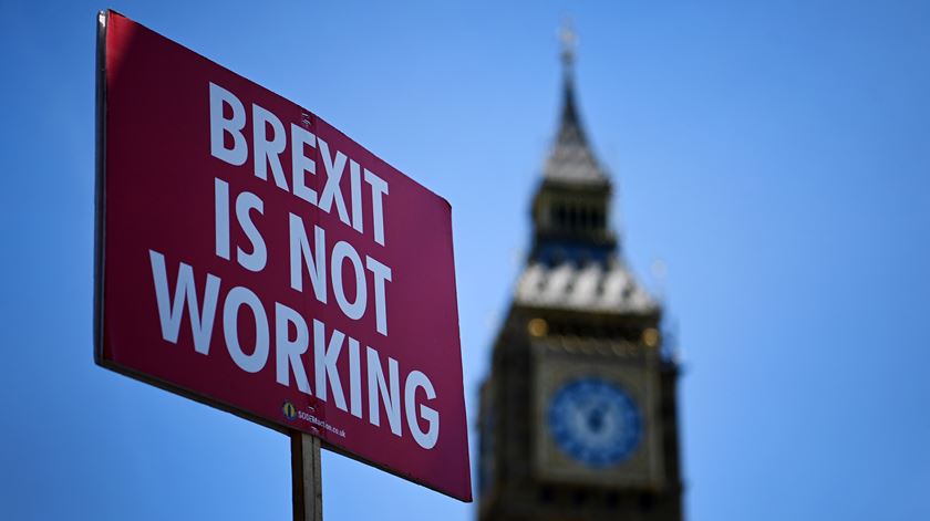 Passados cinco anos, protestos anti-'Brexit' continuam junto ao Parlamento britânico