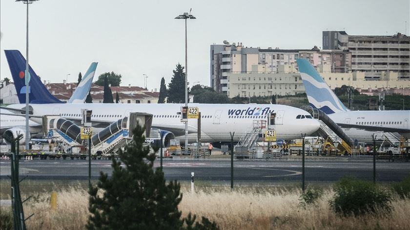 Aterragem de emergência no aeroporto de Lisboa - avião da companhia aérea World2Fly, com destino a Cuba Foto: Mário Cruz/Lusa