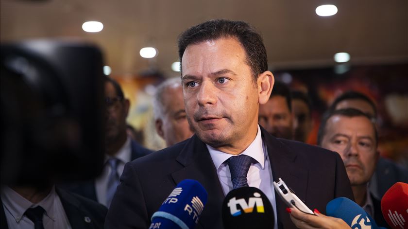 Montenegro vai ouvir PSD. Novo aeroporto "não se resolve em sete dias"