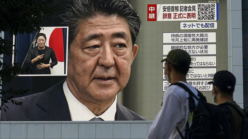Jap&#227;o. Morreu Shinzo Abe ap&#243;s ser baleado