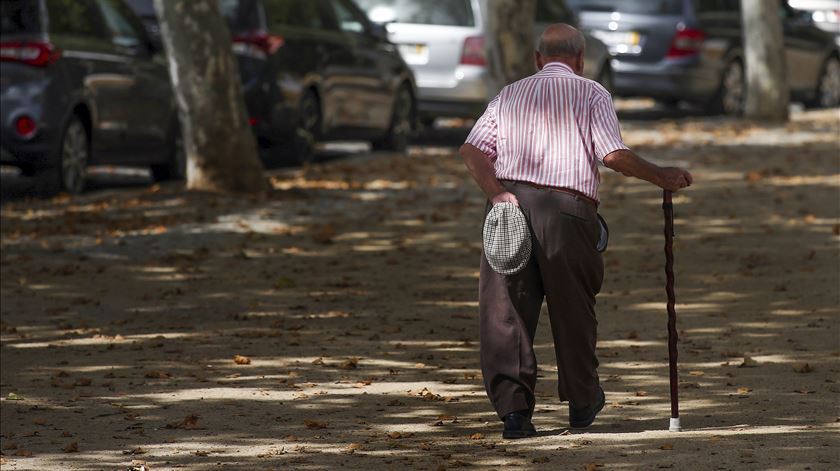 Fazer três mil passos por dia pode atrasar progressão de Alzheimer