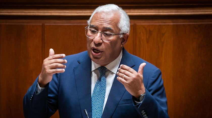 "O país está pior. Também pago contas no supermercado", diz Costa