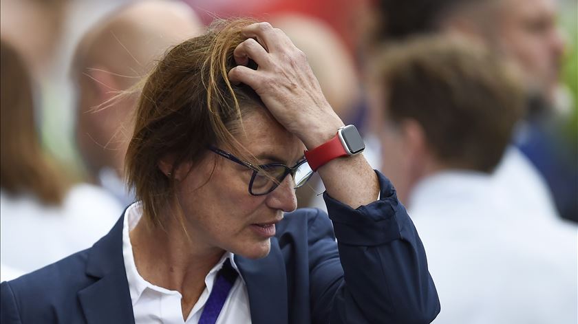 França despede selecionadora a quatro meses do Mundial