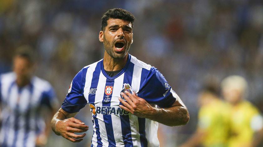 Taremi durante o FC Porto - Tondela para a Supertaça em Aveiro. Foto: Paulo Cunha/EPA