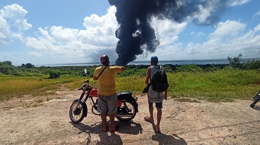 incêndio em depósito de petróleo em Matanzas Cuba Foto: Ernesto Mastrascusa/EPA