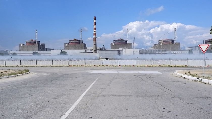 "Situação crítica" na central nuclear de Zaporíjia, alerta Zelensky