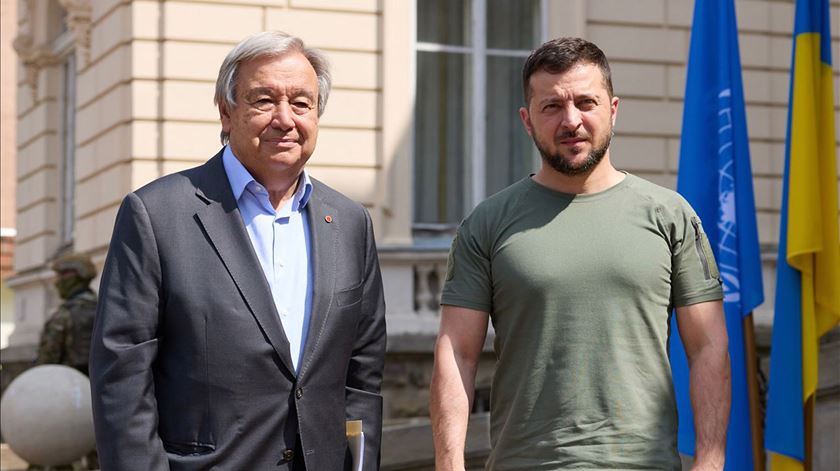 Zelensky diz a Guterres estar pronto para "garantir segurança alimentar mundial"