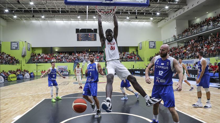Basquetebol. Queta nos eleitos para o Euro, Prey de fora