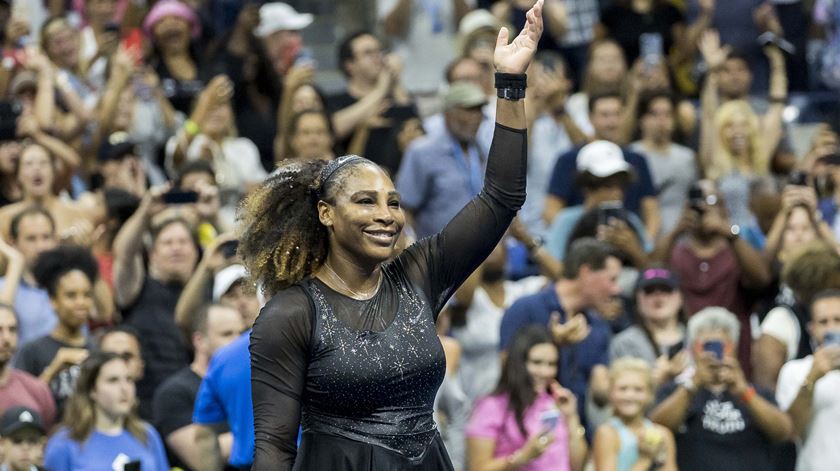 Serena Williams segue em frente no último "major" da carreira