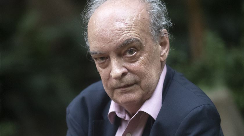 Danças e um escritor que perspetiva a barbárie