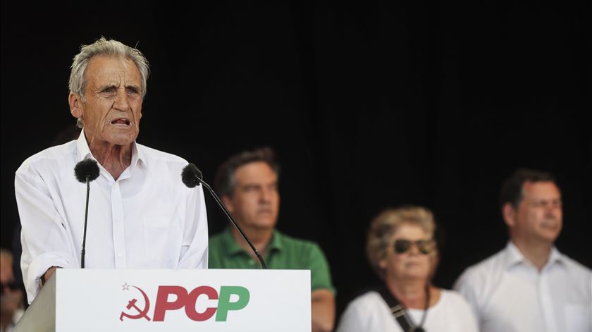 Jerónimo de Sousa: Do "gradual cerco" à Rússia às medidas "falsas e hipócritas" do Governo Jerónimo de Sousa: Do "gradual cerco" à Rússia às medidas "falsas e hipócritas" do Governo