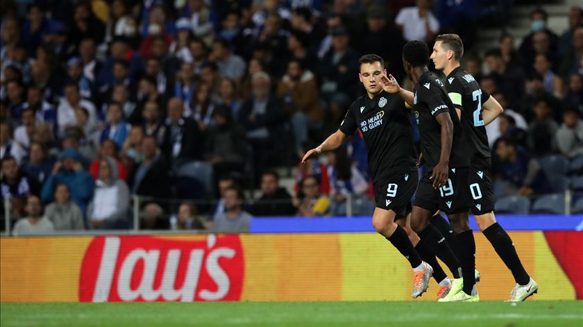 Jutgla marca pelo Brugge contra o FC Porto. Foto: Jose Coelho/EPA