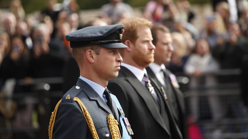 Funeral Isabel II. Príncipes William e Harry no cortejo fúnebre. Foto: Yoan Valat/EPA