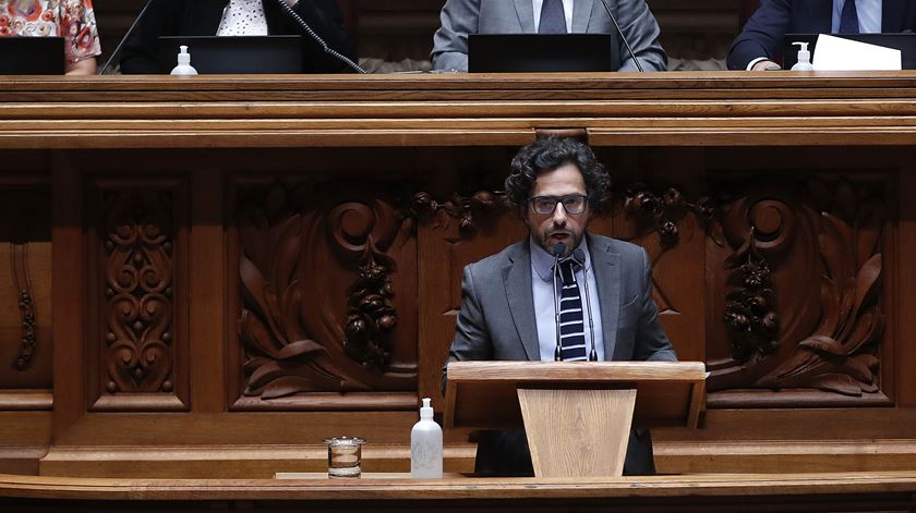 Autoridade da Mobilidade e dos Transportes contrata mulher do secretário de Estado das Infraestruturas