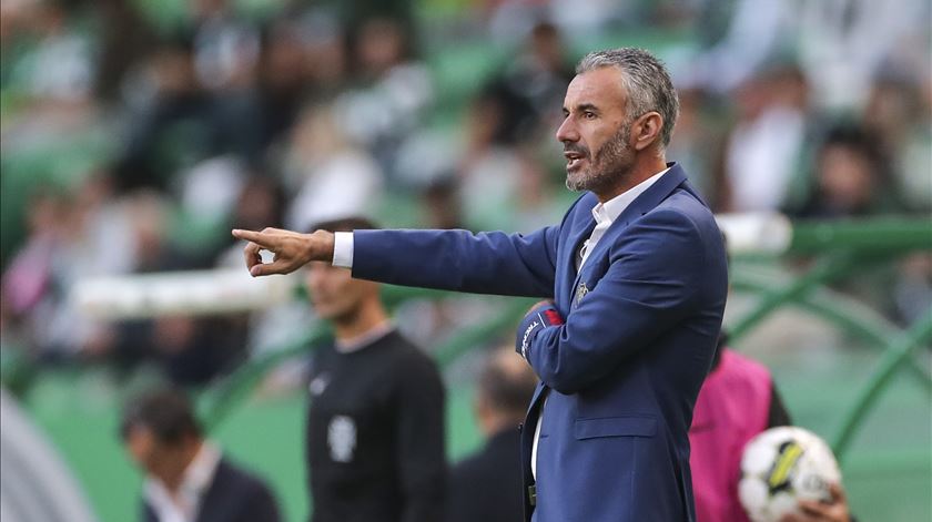 Ivo Vieira: "Arrependo-me profundamente de ter iniciado o jogo com três centrais"