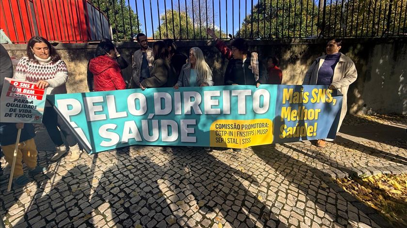 Plataforma realiza protesto em Lisboa para denunciar degradação das condições no SNS