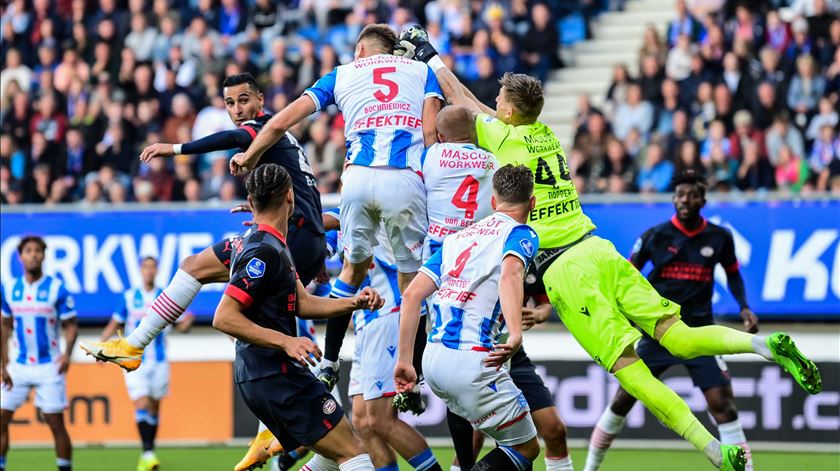 Noppert em destaque frente ao PSV Eindhoven. Foto: Olaf Kraak/EPA