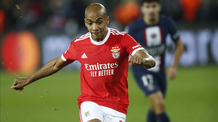 João Mário marcou pelo Benfica ao PSG. Foto: Yoan Valat/EPA