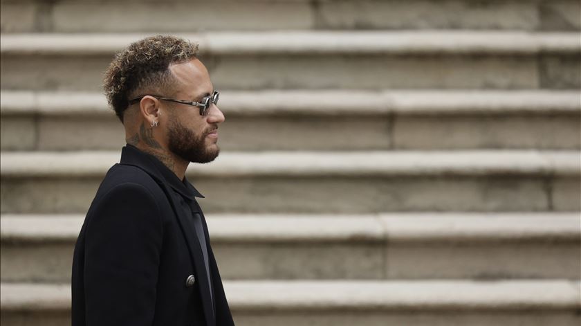 Neymar e ex-dirigentes do Barcelona absolvidos dos crimes de fraude e corrupção Neymar e ex-dirigentes do Barcelona absolvidos dos crimes de fraude e corrupção
