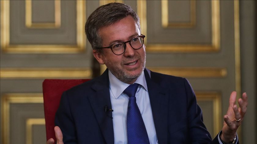 Lisboa vai oferecer óculos e próteses dentárias a idosos mais carenciados