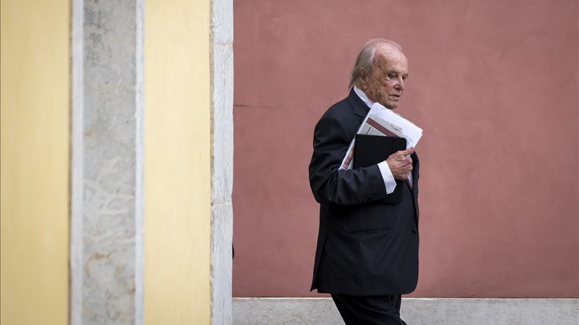 Livro "Memórias" de Pinto Balsemão vai ser lido com voz artificial do autor