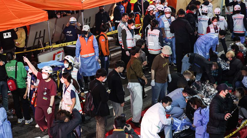 dezenas de pessoas esmagadas em festa de Halloween em Seul Coreia do Sul Foto: Yonhap/EPA