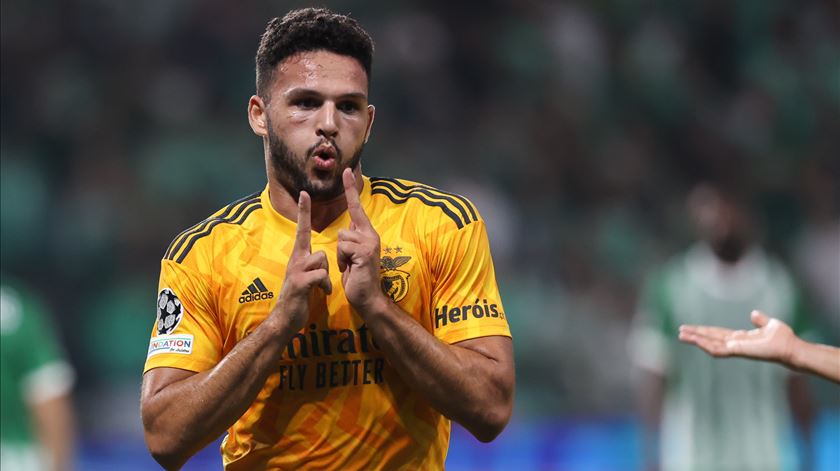 Gonçalo Ramos apontou primeiro golo do Benfica contra o Maccabi Haifa. Foto: Abir Sultan/EPA