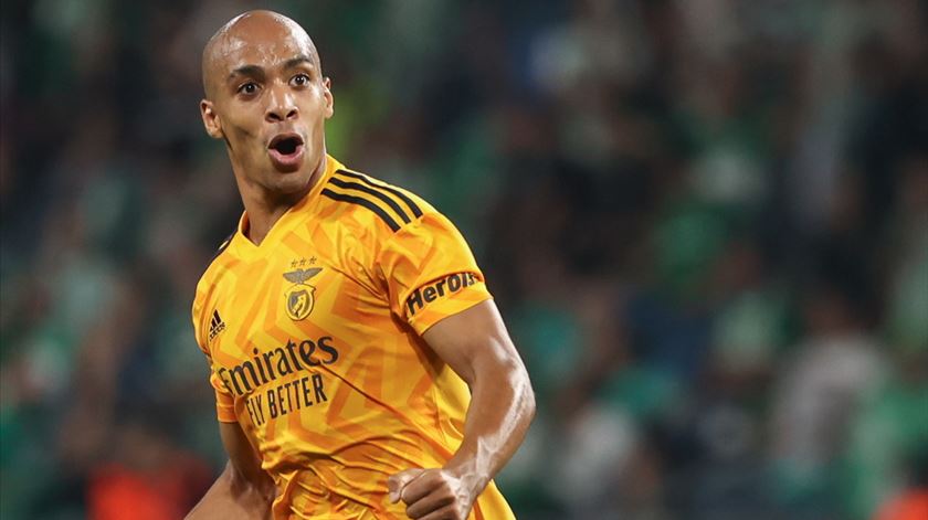 João Mário marcou pelo Benfica ao Maccabi Haifa. Foto: Abir Sultan/EPA