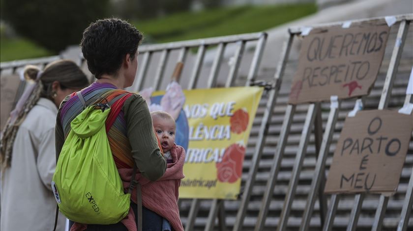 PSD quer eliminar conceito de violência obstétrica em lei aprovada em março