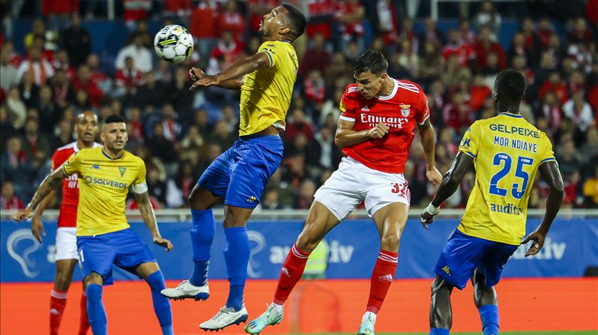 Petar Musa marca pelo Benfica ao Estoril. Foto: José Sena Goulão/Lusa