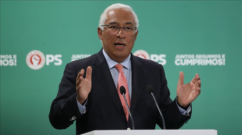 Metadados, emergência sanitária e alterações climáticas. Costa não vê "prioridade" em mexer na Constituição