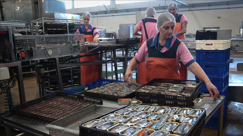 Mulheres ganham menos 2.850 euros por ano que homens