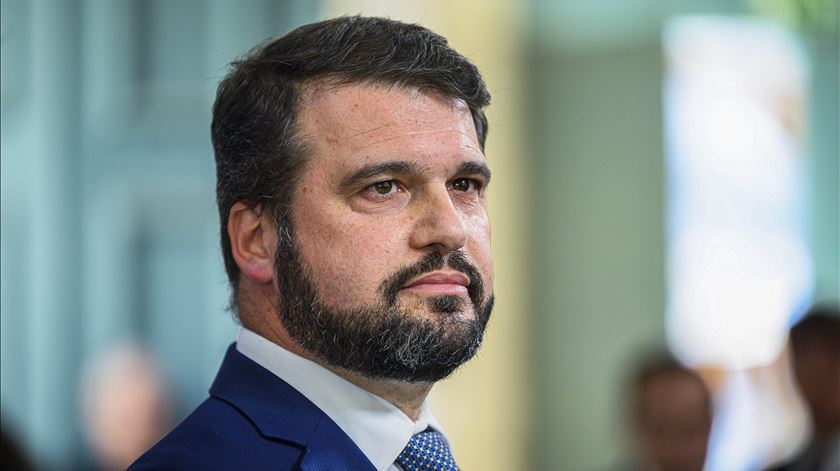 Caso gémeas. PS diz que Casa Civil do PR "tratou processo de forma especial"