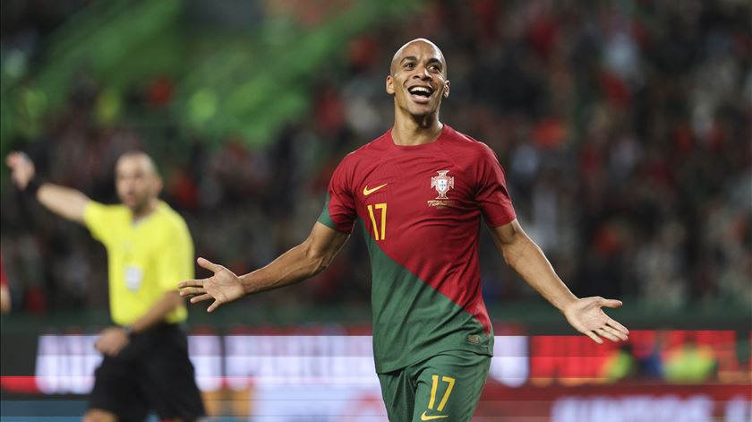 Presidente da FPF condena assobios a João Mário em Alvalade Presidente da FPF condena assobios a João Mário em Alvalade