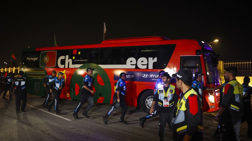 Veja a chegada do autocarro da Seleção Portuguesa ao hotel