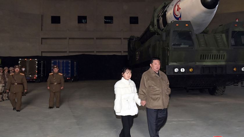 Kim Jong-un prepara-se para nomear filha como herdeira