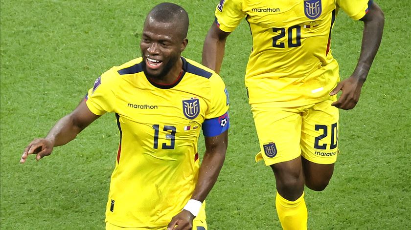 Enner Valencia marcou os dois golos do Qatar vs Ecuador no Mundial 2022. Foto: Ronald Wittek/EPA