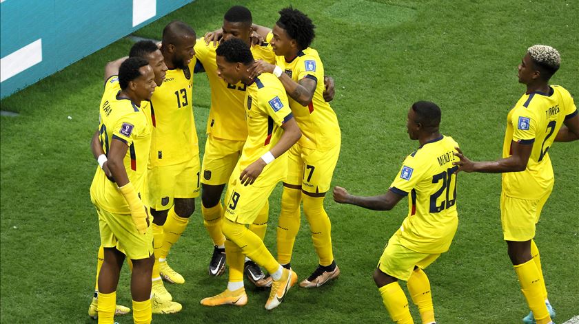 Enner Valencia, n13, marcou os dois golos do Equador contra o Qatar. Foto: Ronald Wittek/EPA