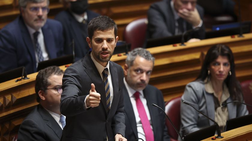 Hugo Carneiro nega desvio de fundos e apresenta queixa contra membros da Entidade das Contas