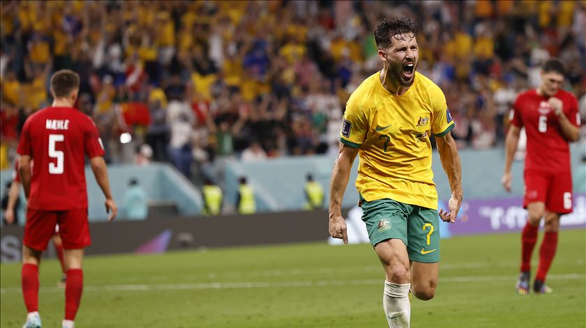 Mathew Leckie apurou a Austrália para os oitavos de final. Foto: Rolex Dela Pena/EPA