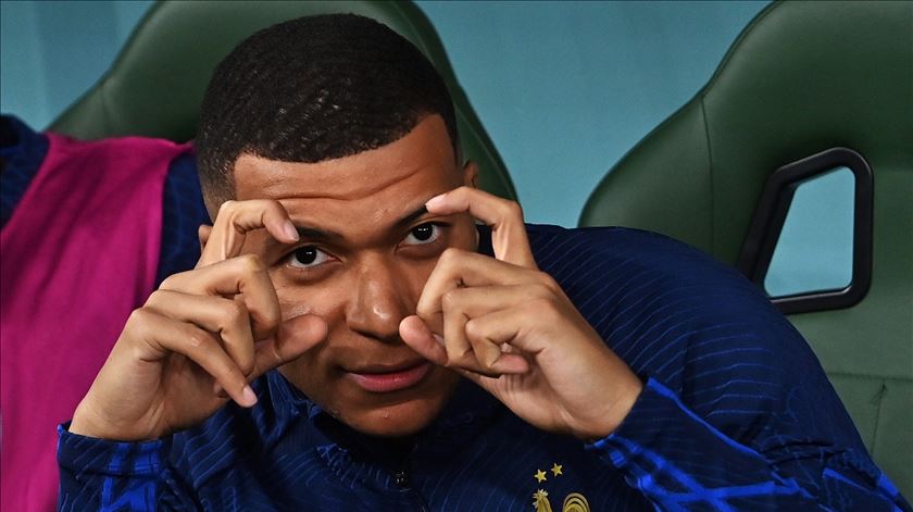 Mbappé faz-se à foto. Foto: Noushad Thekkayil/EPA