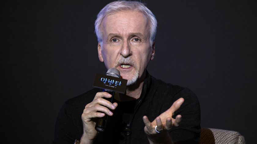 "Os humanos estão a usar os oceanos como sanitas", alerta realizador James Cameron