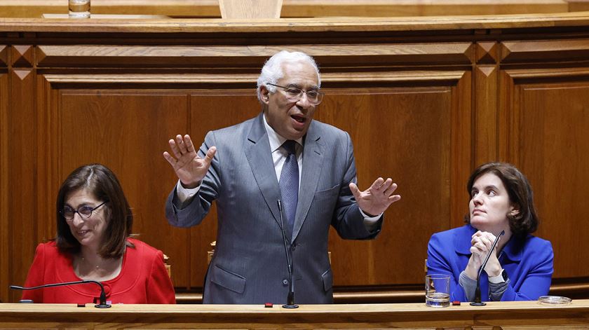 Costa defende secretária de Estado. “Vou demitir uma mulher porque o marido foi acusado?”