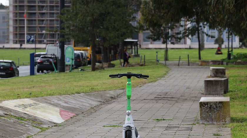 Porto. Colisão entre trotinetes mata jovem de 25 anos Porto. Colisão entre trotinetes mata jovem de 25 anos