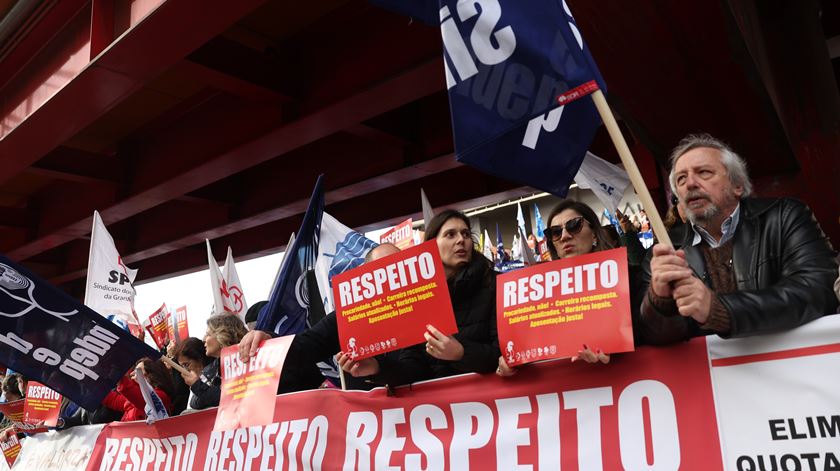 Professor começa greve de fome  pela defesa da escola pública