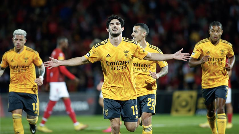 Guedes e Chiquinho de volta e Bah no ginásio no último treino do Benfica antes do Brugge